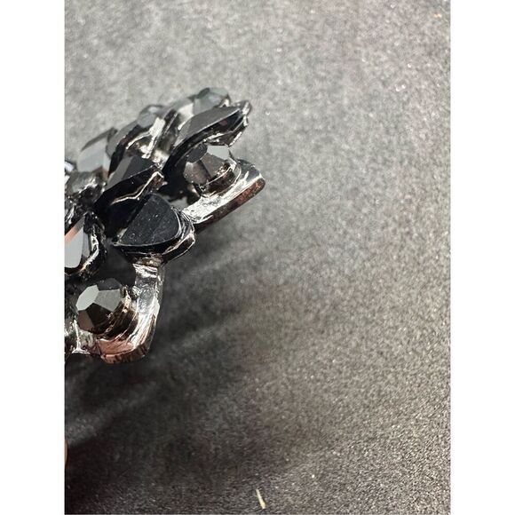 STUNNING‎ Vintage Black, Gray Rhinestone Thermo Set Flower Brooch GOOD CONDITION - Picture 8 of 10